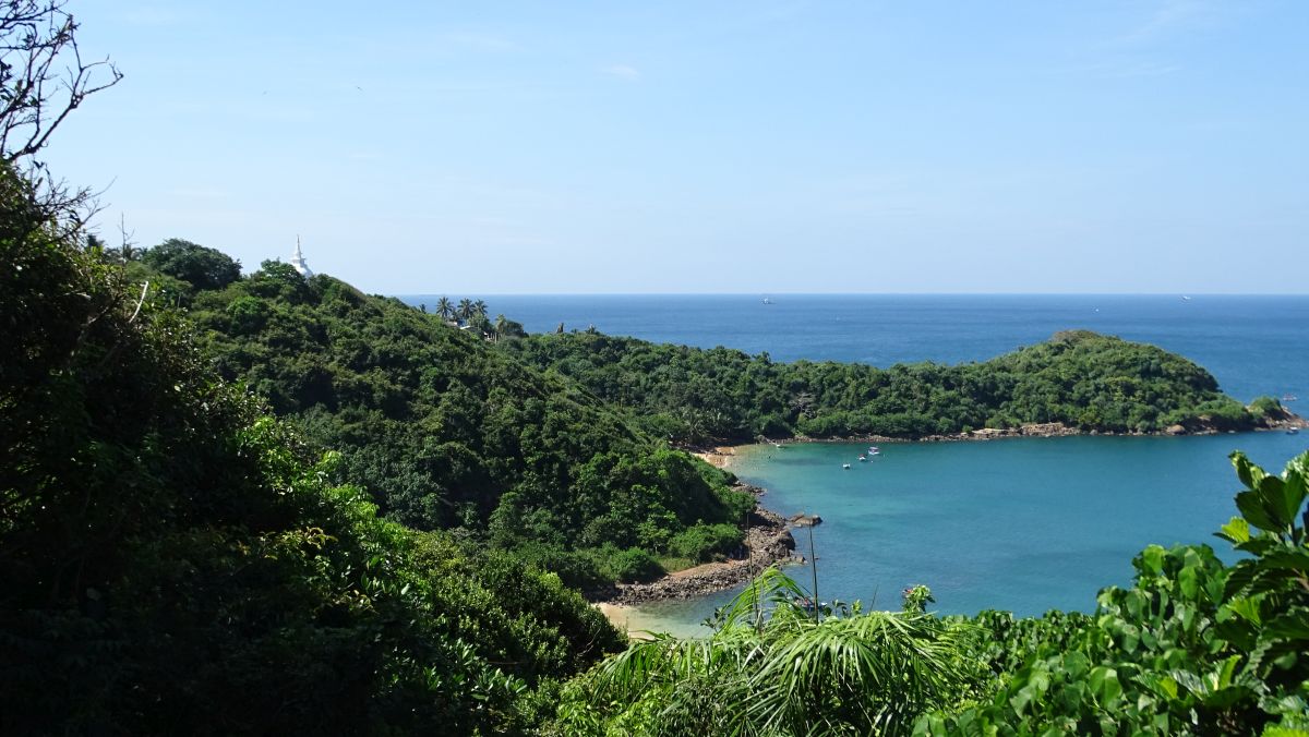 Blick hinunter zur Jungle-Beach