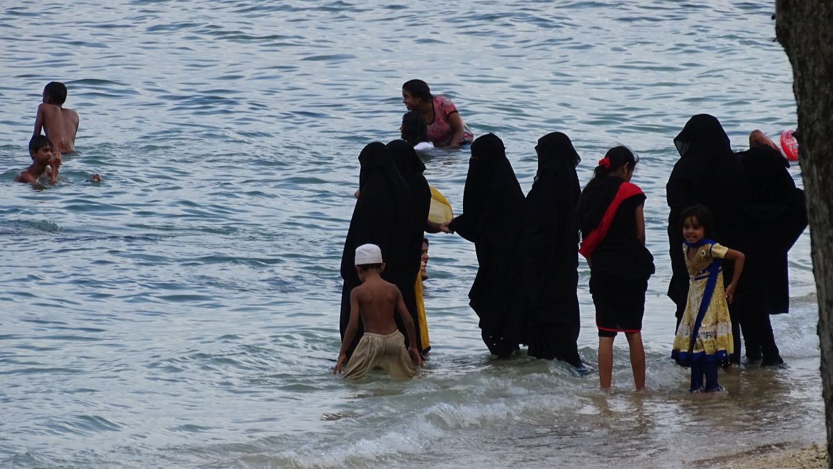 Muslimas beim Baden