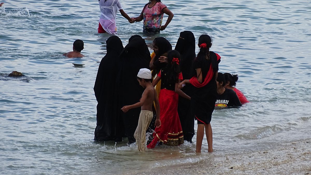 Muslimas beim Baden