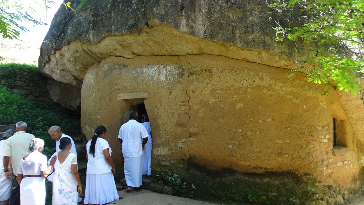 Weiß ist übrigens eine heilige Farbe auf Sri Lanka