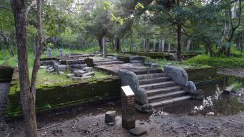 Anuradhapura, riesigees Tempelareal unter Wasser