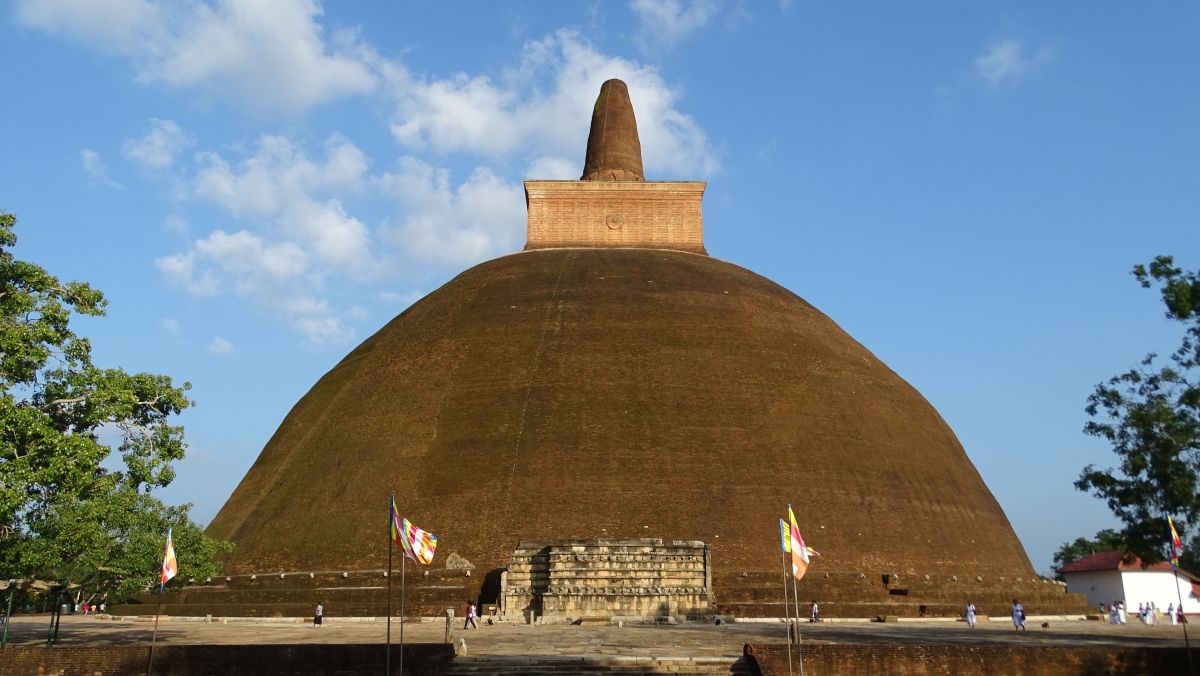 Anuradhapura- riesige alte Dagoba