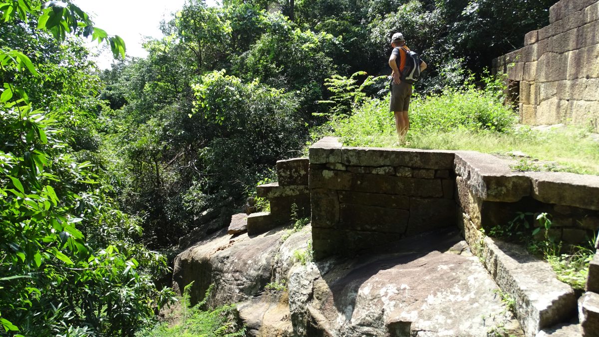 Tempelruinen auf Felsen gebaut