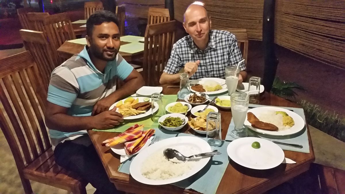 Essen mit unserem Fahrer Mohammed