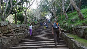 Treppe zum Hauptplatz von Mihintale