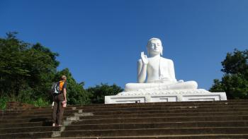 Mihintale, klassischer weißer Buddha