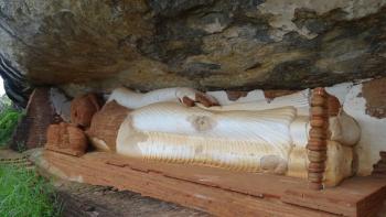 der liegende Buddha unterm Pidurangala-Felsen