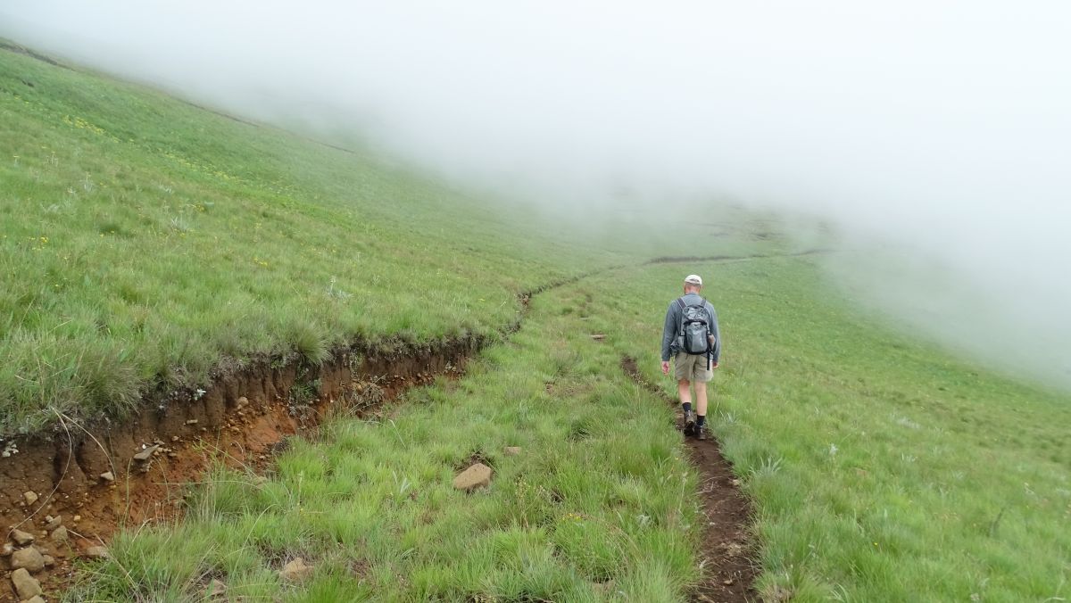 Beginn der Wanderung in den Wolken