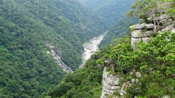 enger werdende Schlucht