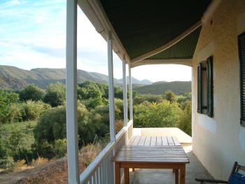 Morgens auf der Terrasse (Red Stone Hills)