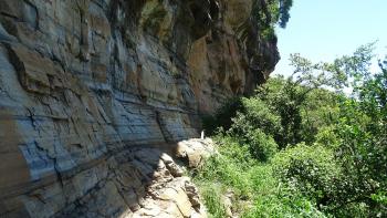 auch hier überhängende Felsen