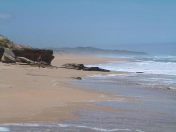 herrlich wilder und einsamer Strand