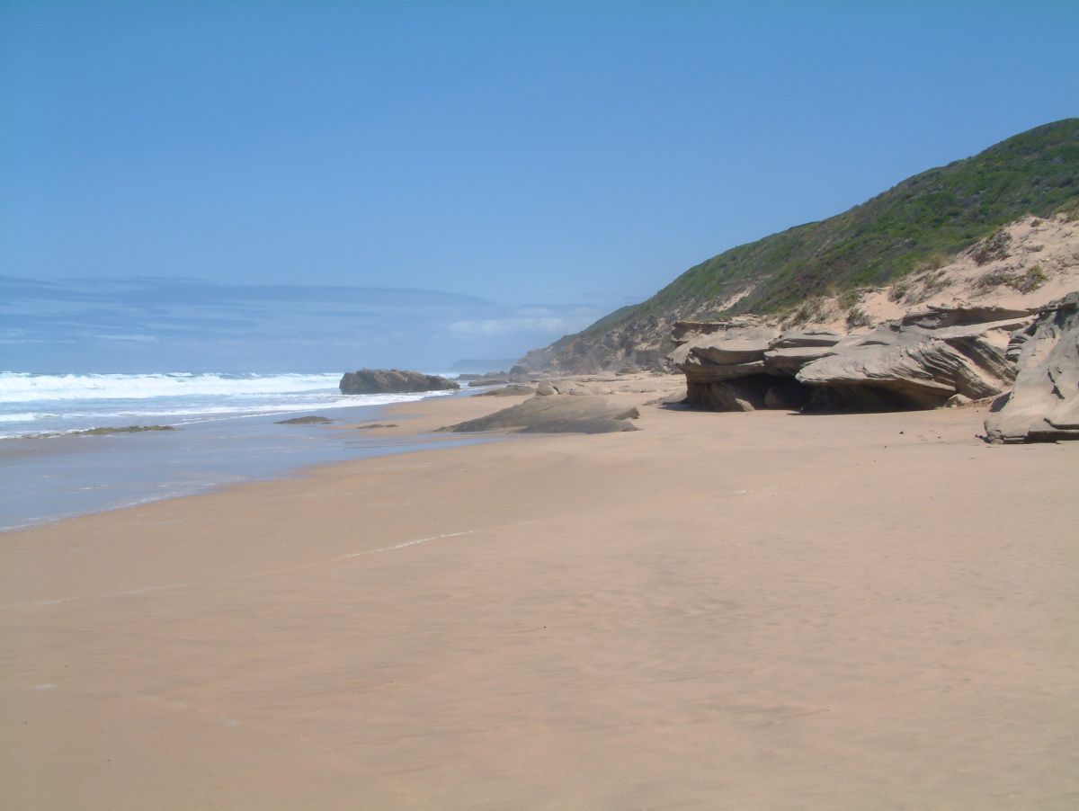 herrlich wilder und einsamer Strand