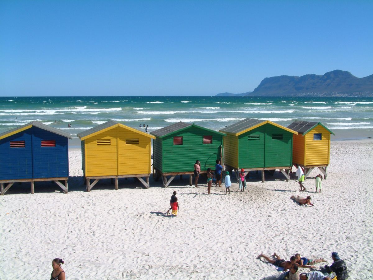 die berühmten bunten Strandhäuser in Muizenberg