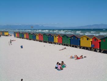 die berühmten bunten Strandhäuser in Muizenberg