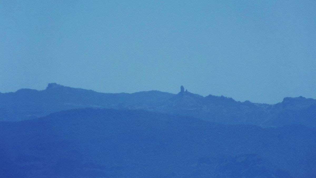 Gran Canaria herangezoom, Roque Nublo ist sogar zu sehen