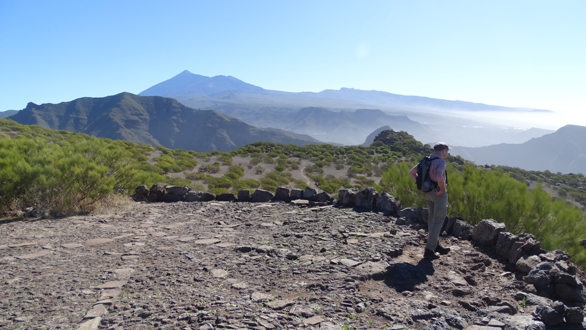 alter Dreschplatz mit Teide am Horizont