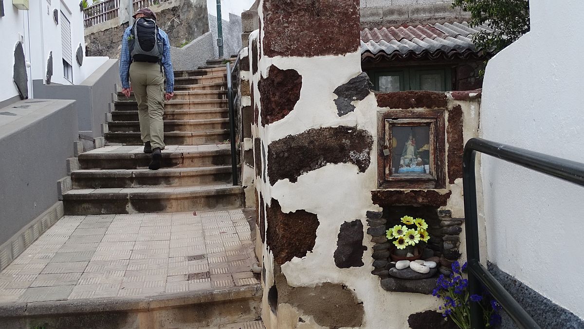 kleiner Altar am Weg zurück ins Dorf