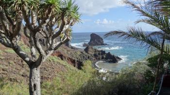 Playa Casas Blancas mit Roque Bermejo dahinter