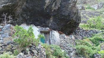 Felsenwohnungen an der Weinpresse "Los Orobales"