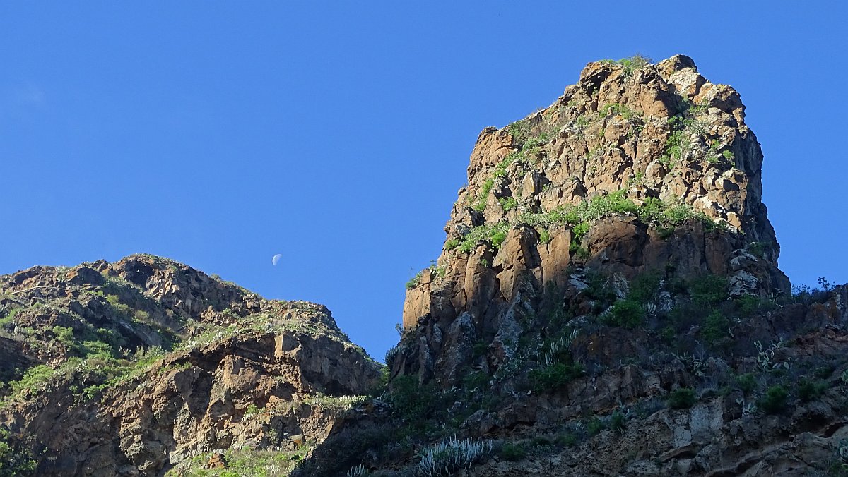 die Bergspitzen im Barranco de Ruiz liegen schon in der Sonne