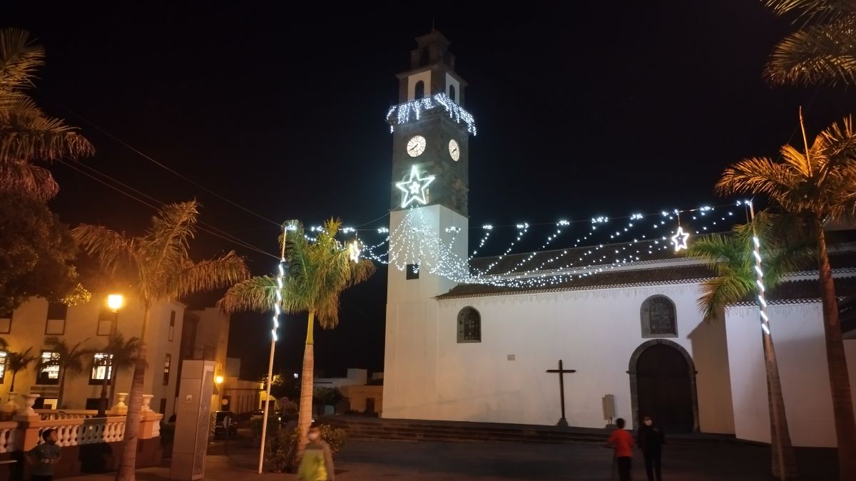 weihnachtlich geschmückte Iglesia de Nuestra Señora de los Remedios