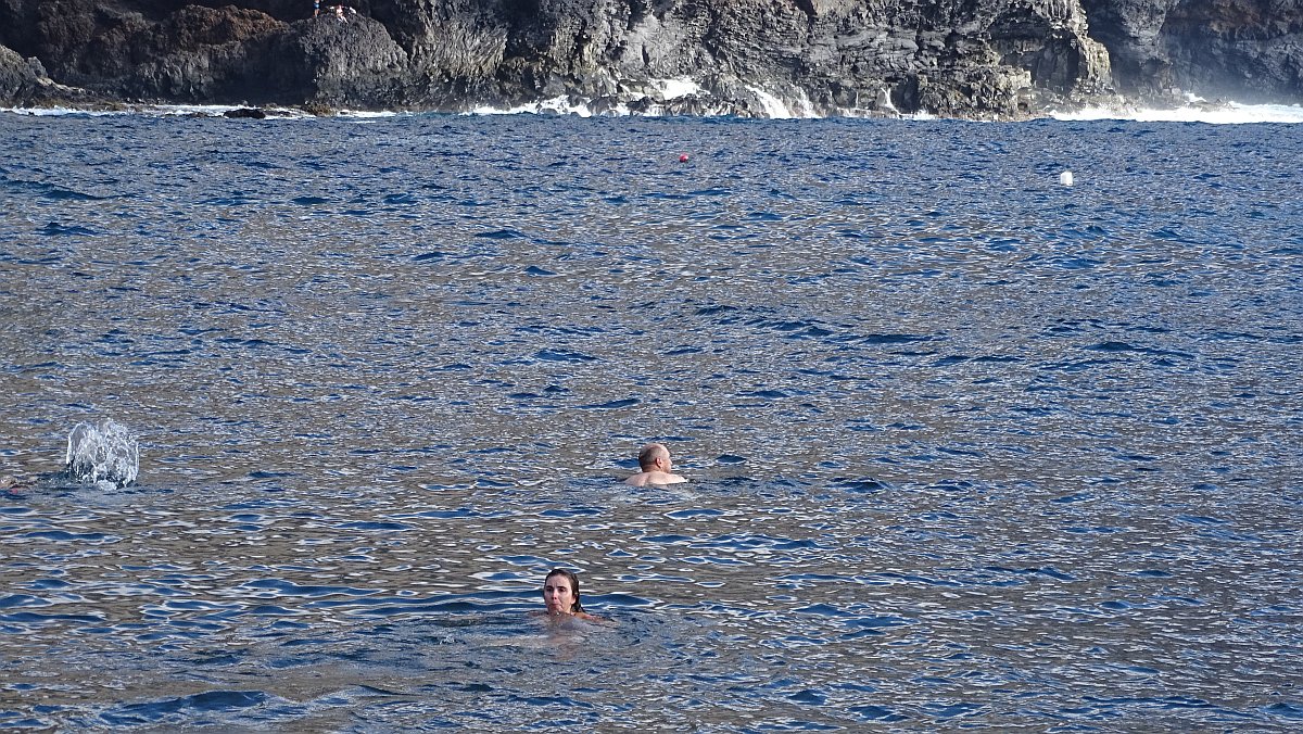 André geht ins Wasser