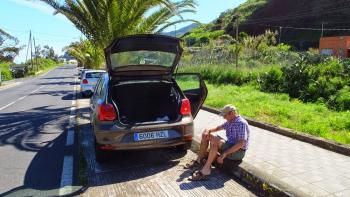 Wanderschuhe anziehen in El Palmar