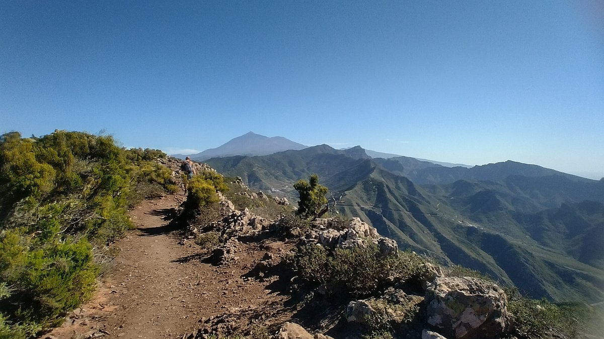 Gratwanderung, den Teide immer im Blick