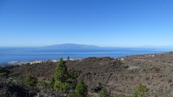 Guía de Isora mit La Gomera im Hintergrund