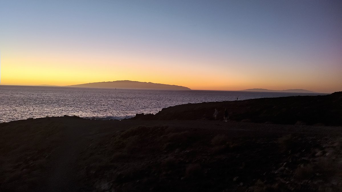 abendlicher 3-Inseln-Blick (links hinten El Hierro, vorne La Gomera, rechts La Palma)