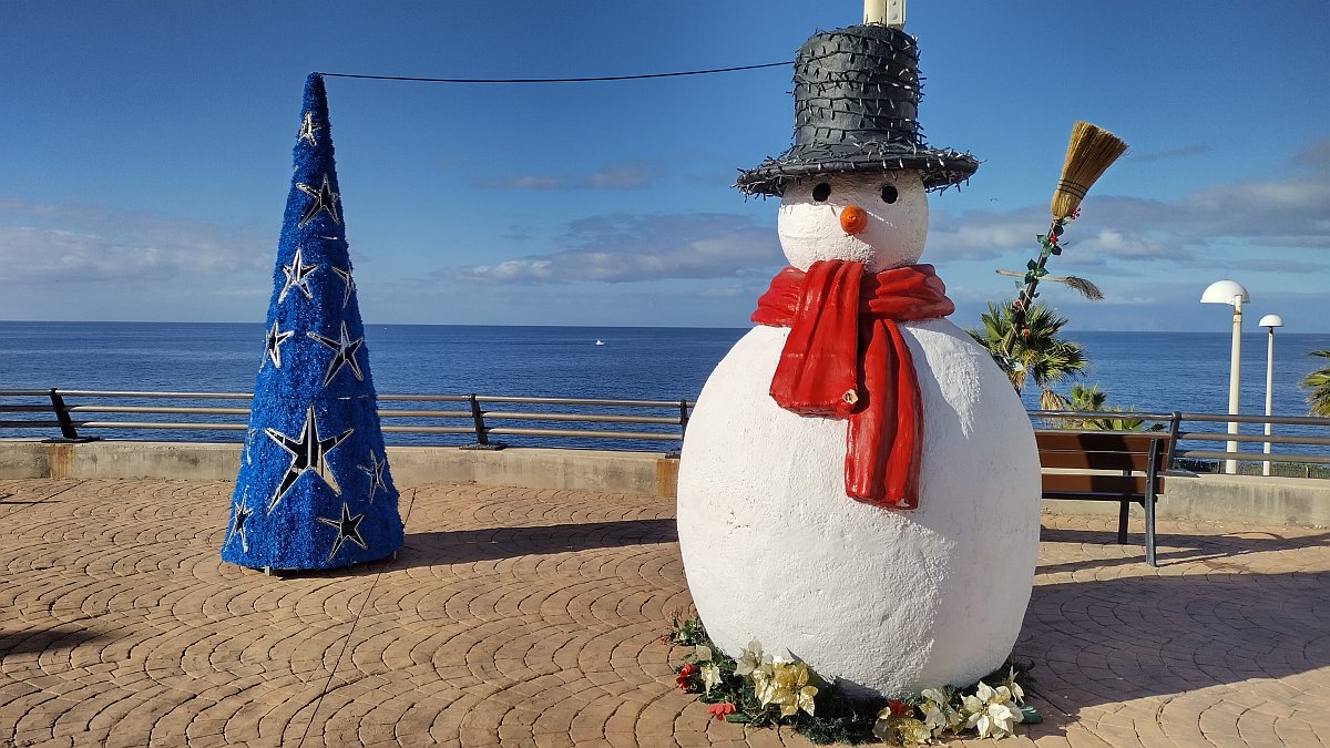 „Schnee“mann an der Promenade in Callao Salvaje