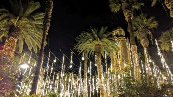 weihnachtlich geschmückte Plaza de la Iglesia