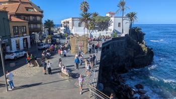 zurück in Puerto de la Cruz, Blick aus dem Fenster