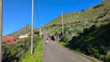 der Aufstieg beginnt am Ortsrand