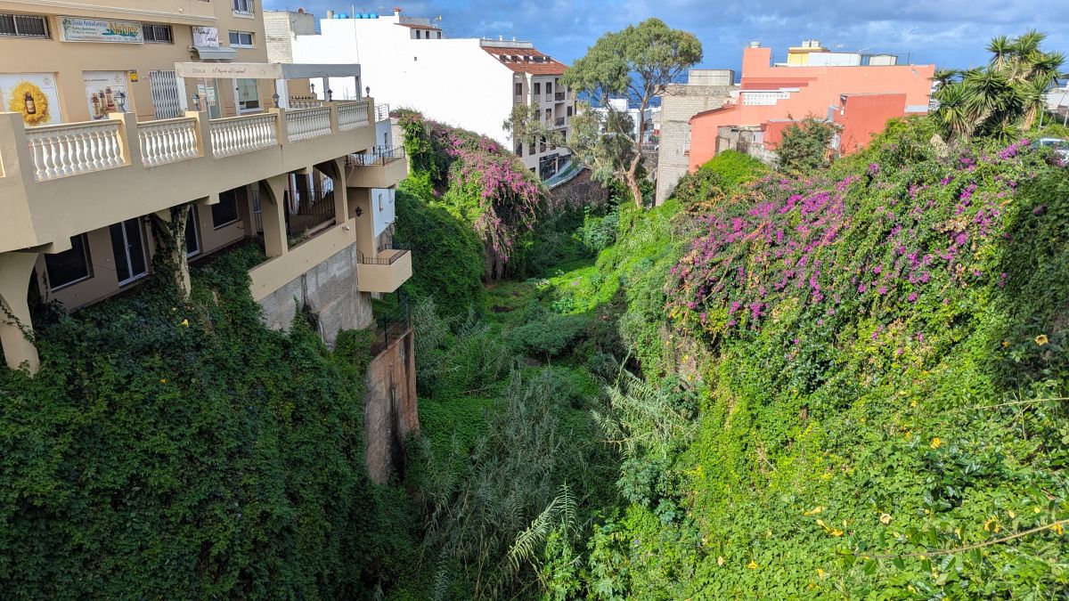 grüner Barranco mitten in der Stadt