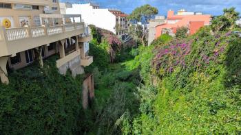 grüner Barranco mitten in der Stadt