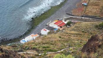 mitten drin unser kleines Ferienhaus am Strand