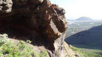 kleine Höhle (mit Geocache)