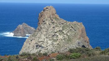 Roque de Dentro, hier kann man ganz gut erkennen, dass ein alter Vulkanschlot den Felsen bildet