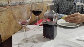Abendessen mit Rotwein