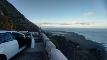 frühmorgens auf dem Weg zum Punta de Teno, die Sonne versteckt sich noch hinter den Bergen