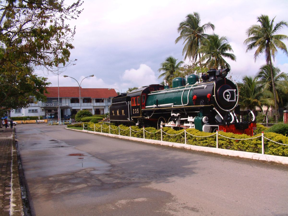 Dampflok am Bahnhof von Chumphon