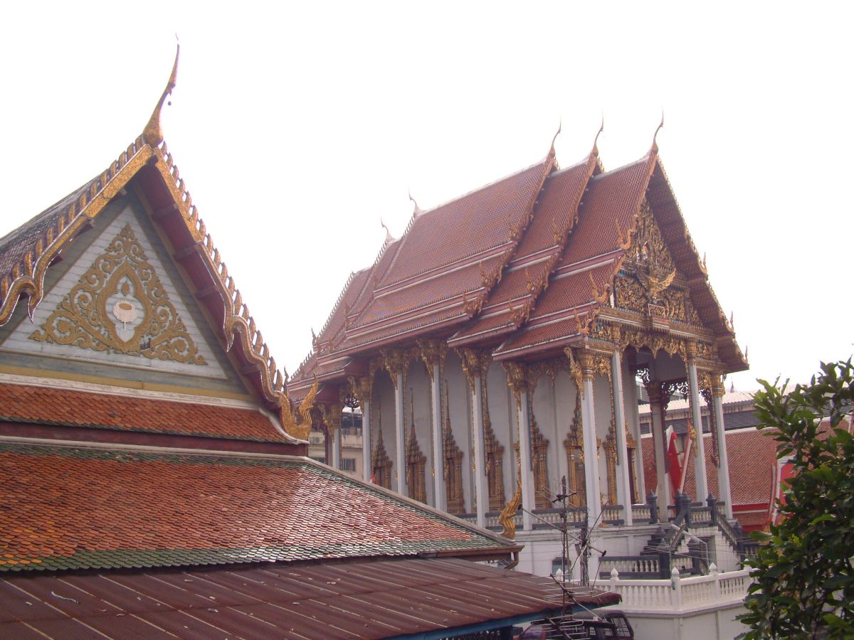 die typische Dachform thailändischer Tempel