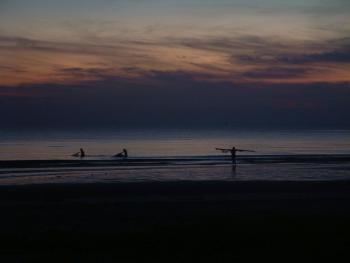 ganz früh am Morgen, Fischer am Strand