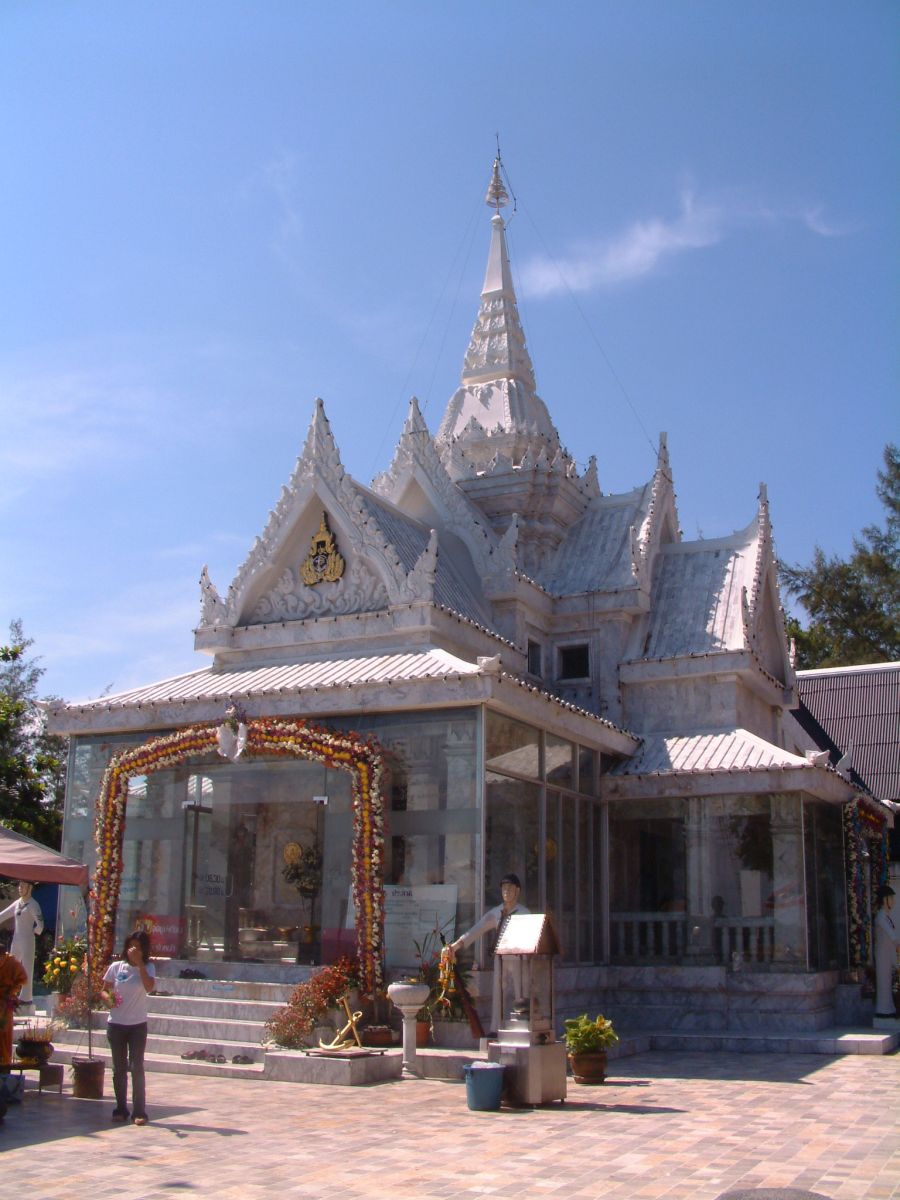 Prince Chumphon Khet Udomsak Shrine