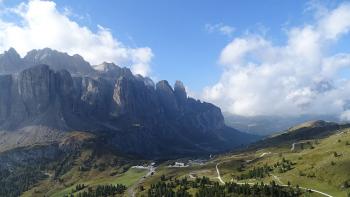 Blick hinab zum Grödner Joch