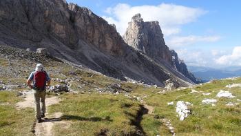 Abstieg über Schutthalden ins Chedultal