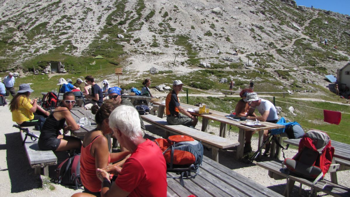 Stärkung in der Puez-Hütte