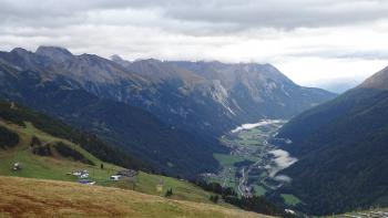 Blick hinunter nach St. Anton